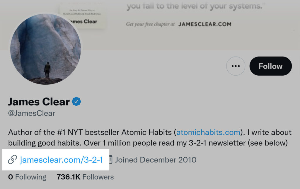 How James Clear promotes his newsletter in his Twitter bio.